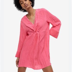 H&M textured pink dress 🦩